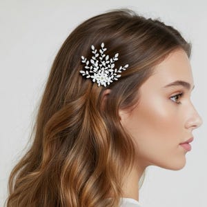 Delicate Floral Crystal Wedding Hair Comb, Elegant Silver Bridal Hair Accessory with Zircon Stones, Sparkling Leaf Hair Accessory For Bride