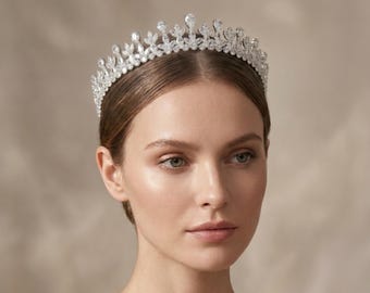 Sprankelende kristallen bruidstiara – elegante bruidskroon voor moderne bruiden