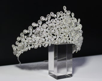 Swarovski Crystal Bridal Crown. Wedding Tiara, Quinceanera Tiara, Bridal Headpiece, Queen Crown, Tiara For Women. Tiaras, Crowns.