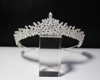 Swarovski Zircon Bridal Hair Accessory. Wedding Tiara, Princess Tiara, Bridal Headpiece, Quinceanera Tiara, Silver Tiara, Crystal Tiara.