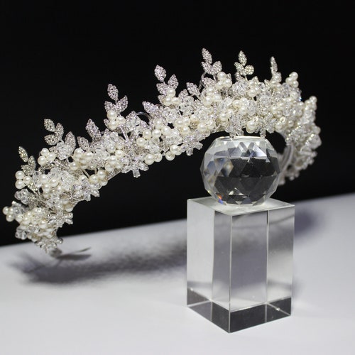 Silver Crystal Bridal Tiara Crown - Elegant Hair Accessory Bridal Wedding Crown and Tiara with Crystals for Bride Hair  main image 3
