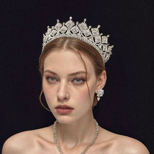 Swarovski Zircon Bridal Crown. Wedding Tiara, Quinceanera Tiara, Crystal Tiara, Queen Crown, Bridal Headpiece, Crown, Tiara.