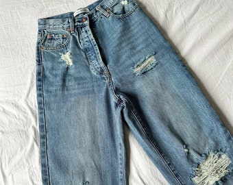Rechte jeans met gescheurde pijpen en hoge taille, stijlvolle/modieuze jeans in retrokleur
