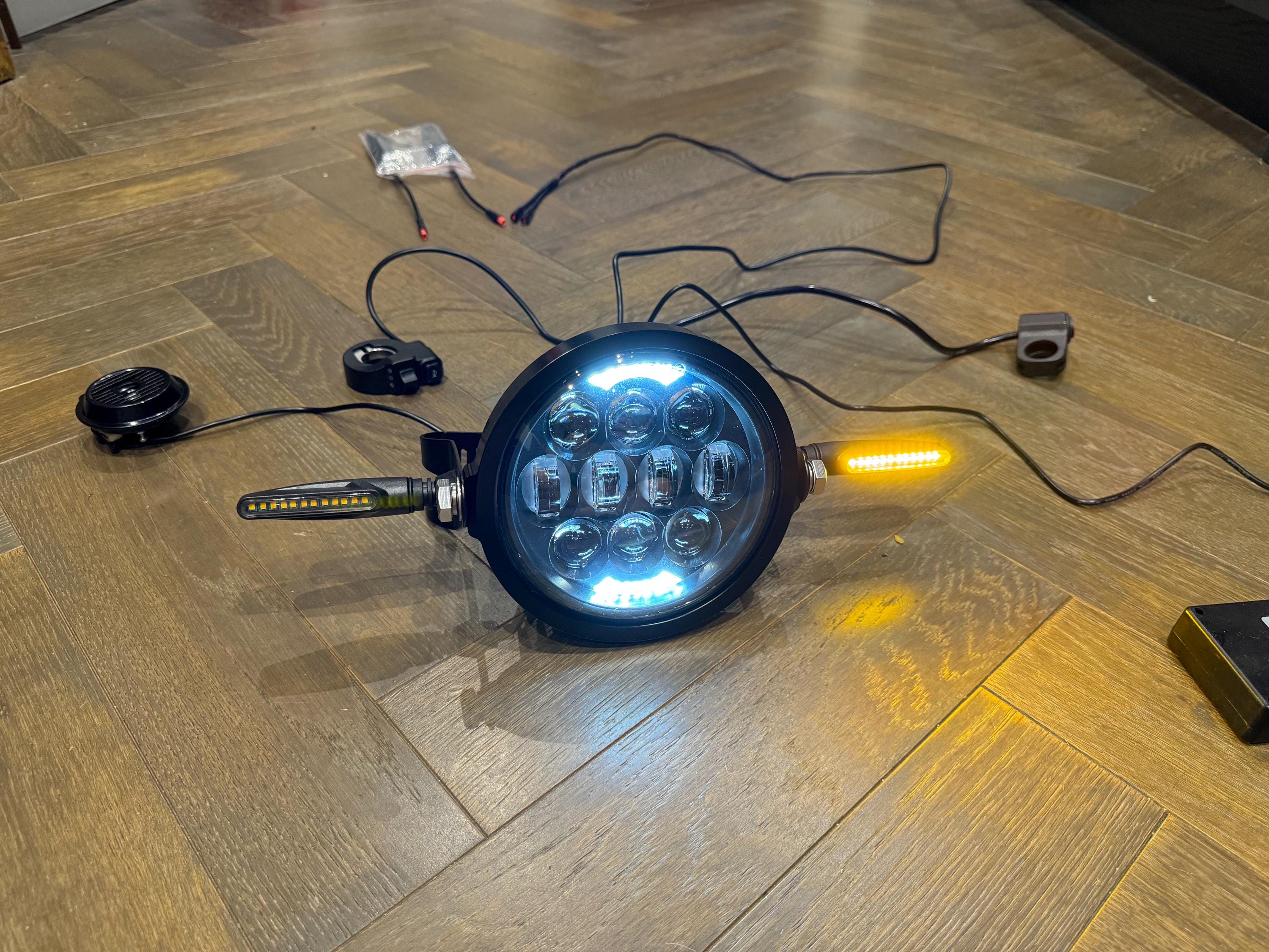 Super73 ZX ZG S1 R, Independent Headlight, Horn and Indicator