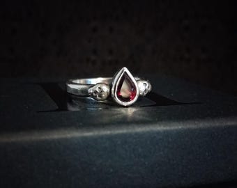 Garnet Skull Ring - UK Size O - Handmade in sterling silver