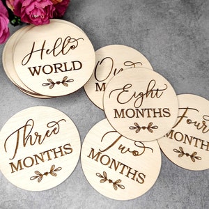 Marqueurs d'étape mensuelle pour bébé - Jalon mensuel en bois rond pour les photos de bébé - Accessoires photo bébé par mois - Nom de bébé - Souvenir