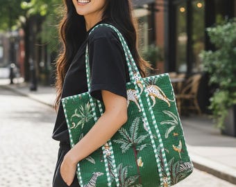 Bolsa de algodón acolchada con estampado de jungla hecha a mano: ideal para viajes y playa.