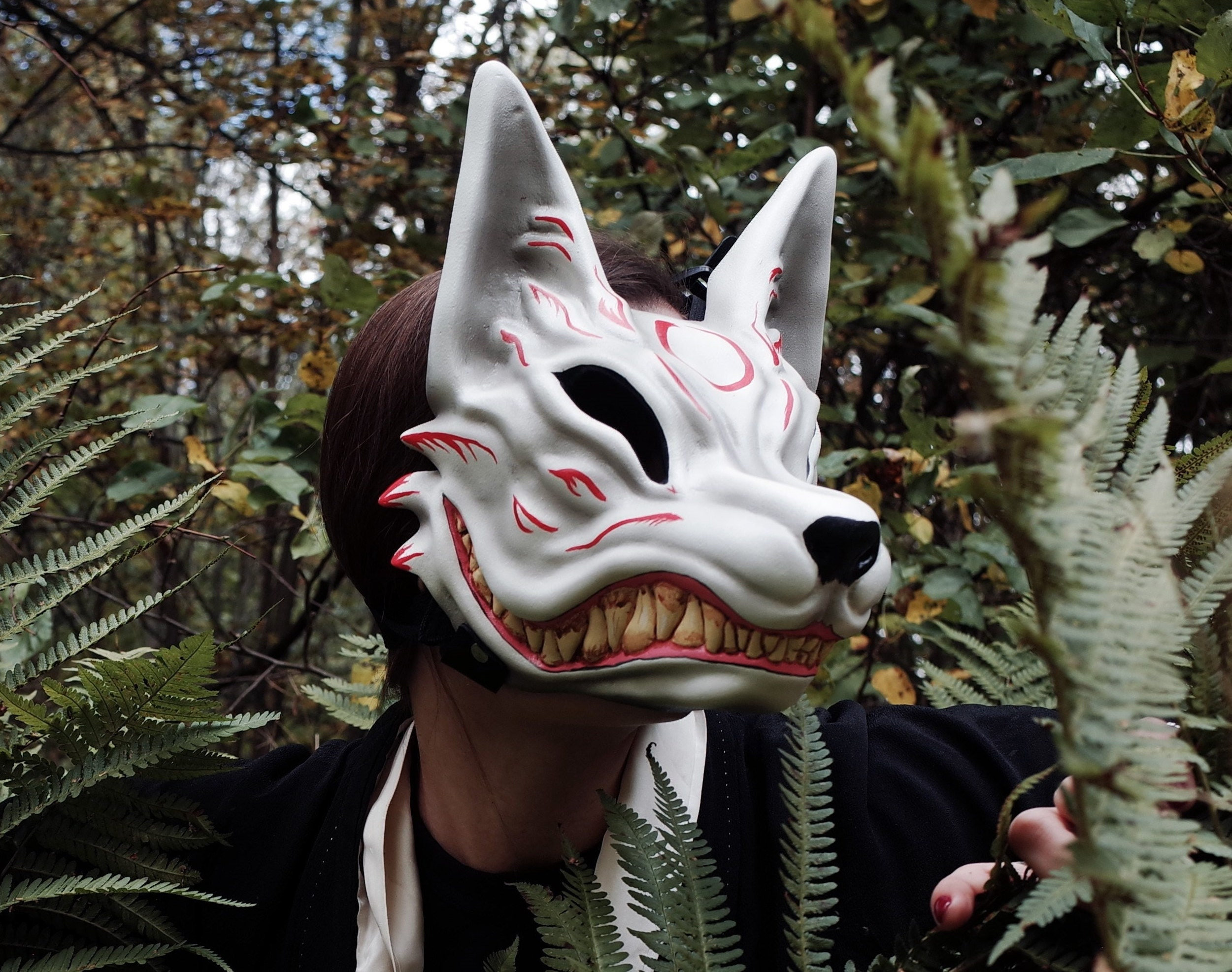 Japanese Kitsune Mask White and Red, Full Face Kitsune Mask, Japanese Fox  Mask, Wolf Mask, Anime Cosplay Mask, Fox Mask, Japanese Demon Mask 