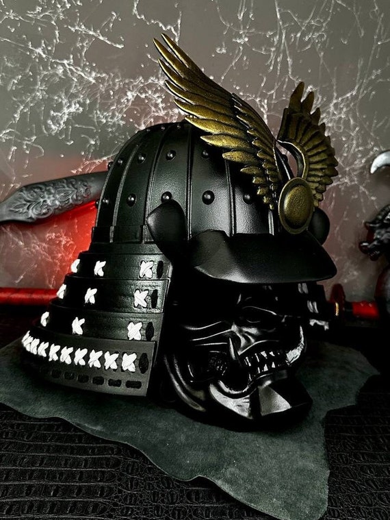 Casco samurai hotsell