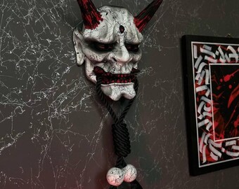ロープ付き黒と白の鬼面、壁飾りロープ付き鬼面、歌舞伎面、黒の