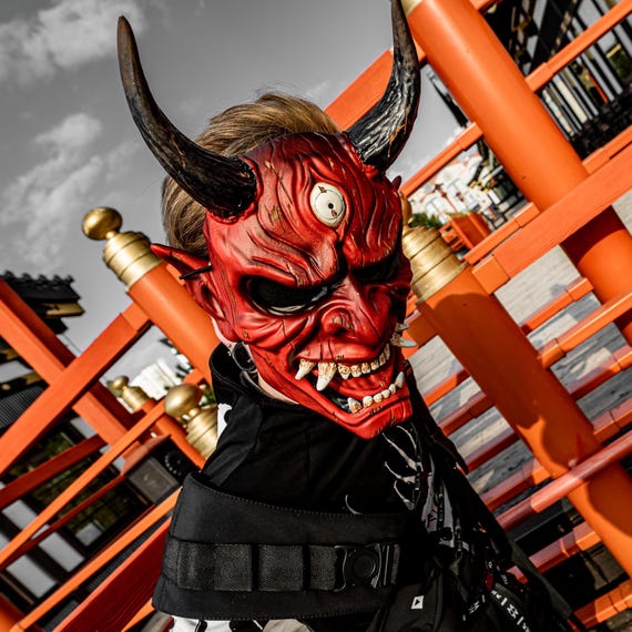 赤いライト付き着用可能なDBD鬼マスク：コスプレやハロウィン用の日本