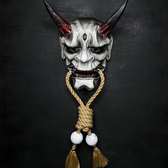 ロープ付き黒と白の鬼面、壁飾りロープ付き鬼面、歌舞伎面、黒の