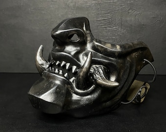 Oni halfgelaats draagbaar mempo-masker, Japanse samurai-cosplay staalachtig zwart halfgelaatsmasker, ninjapantser, Youkai-halfmasker met grote hoektanden