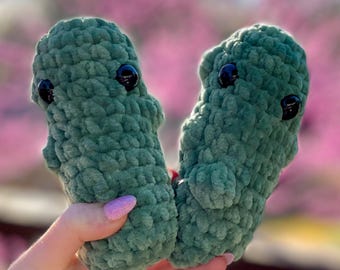 Pickle Crochet Plushie – Soft & Squishy Cucumber-Inspired Toy – Perfect Gift for Pickle Lovers and Unique Home Décor