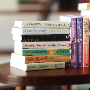 Colección de libros de romance contemporáneo imprimibles. Juego de 32 portadas en miniatura para casas de muñecas. Escala: 1/12. imagen 4