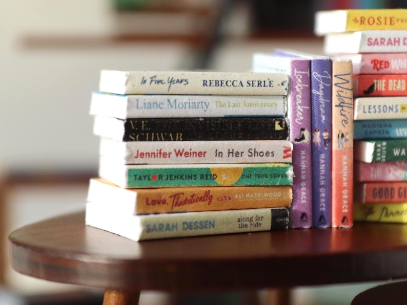 Colección de libros de romance contemporáneo imprimibles. Juego de 32 portadas en miniatura para casas de muñecas. Escala: 1/12. imagen 4