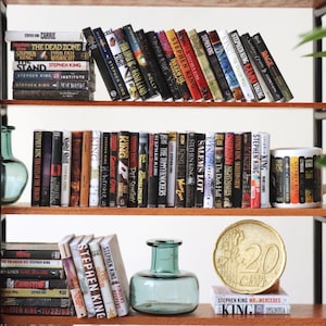 Colección de libros de Stephen King para imprimir (64 portadas en miniatura para casas de muñecas, escala 1/12)