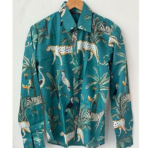 Camisa de algodón serigrafiada con botones: leopardo y cebra verde azulado