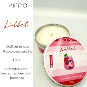 Könnte beinhalten: Eine Duftkerze in einer silberfarbenen Dose. Der Deckel zeigt das Wort "Lillet" in roter Schrift, eine Abbildung eines Beerengetränks und den Text "rote beeren. erdbeerblatt 120g.".