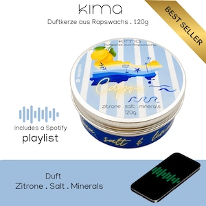 Könnte beinhalten: Eine runde Metalldose mit Duftkerze und einem blau-weiß gestreiften Deckel mit einer Zitronenillustration und dem Wort "Capri". Die Dose enthält den Text "zitrone. salt. minerals" und "120g". Der Text "BEST SELLER" befindet sich oben rechts.