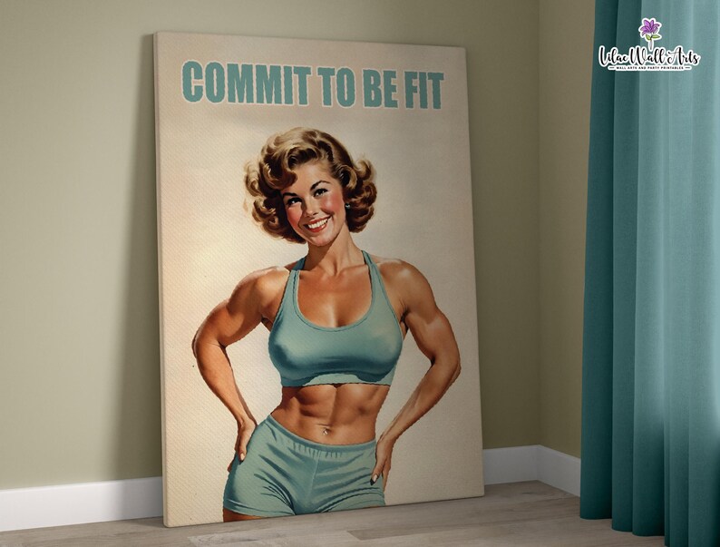 Może przedstawiać: Motywacyjny plakat w stylu vintage przedstawiający kobietę w niebieskim sportowym biustonoszu i spodenkach. Tekst na plakacie brzmi "Commit to be fit."