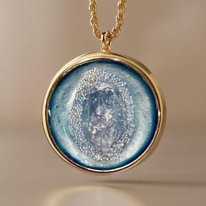 Celestine Orgonite-hänge: Halsband med chakra i 18 karat guld/silver bild 2