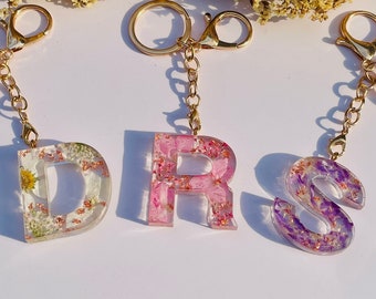 Custom Birth Flower Keychain, Floral Resin Keychains, Letter Keyring, Pressed Flowers Key Chain, Gift For Her, Birthday Gift