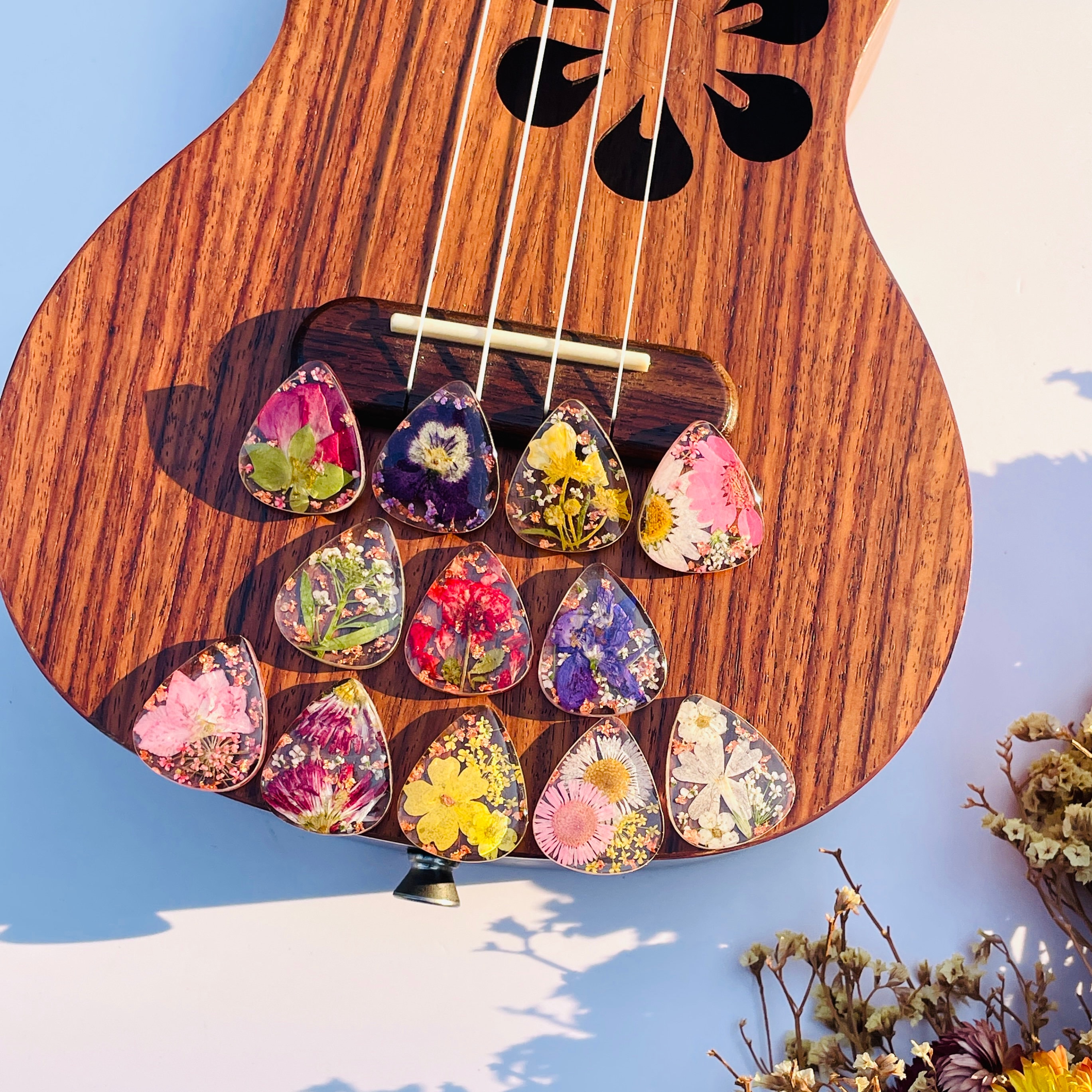 Real Birth Flower Guitar Picks, Custom Floral Resin Guitar Pick, Guitar Accessories, Music Accessories, Birthday Gift, Gift for her