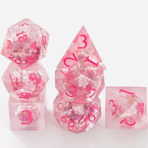 チェリーブロッサムダンジョンズ＆ドラゴンズダイスセット、サクラダンジョンズ＆ドラゴンズリキッドコアダイスセット、ピンクダンジョンズ＆ドラゴンズダイスセット、テーブルロールプレイングゲームダイスセット