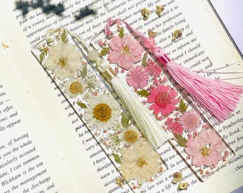 Custom Pressed Flower Bookmark: Handmade Resin Book Accessory
