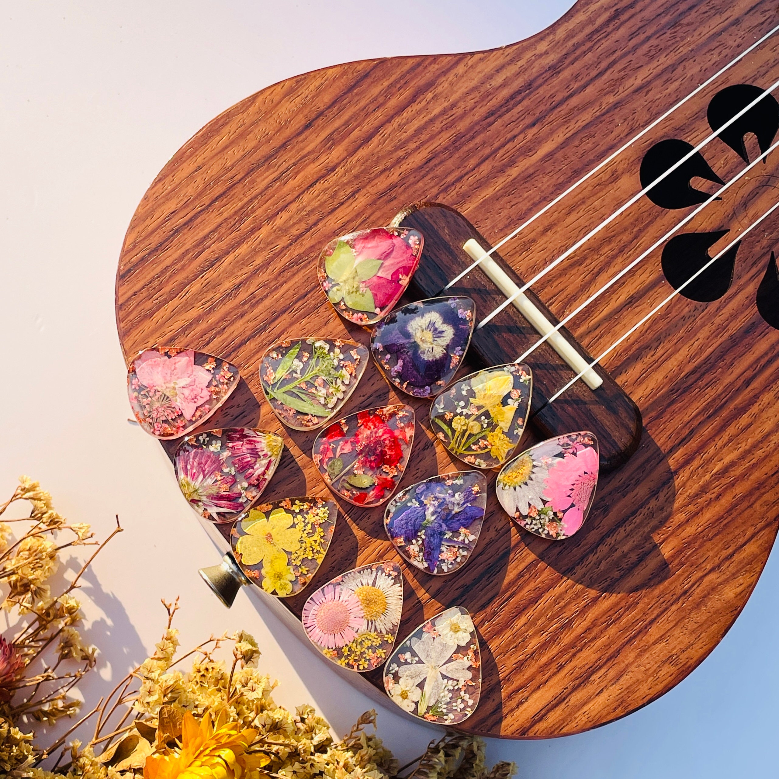 Real Birth Flower Guitar Picks, Custom Floral Resin Guitar Pick, Guitar Accessories, Music Accessories, Birthday Gift, Gift for her