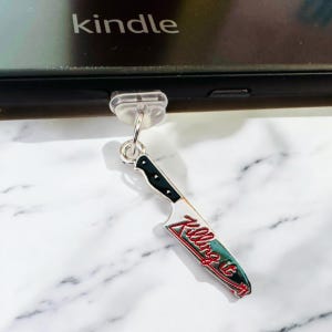 Tapón antipolvo para Kindle/teléfono con diseño de cuchillo Thriller • Amuleto para Kindle • Amuleto para teléfono • Tapón antipolvo • Amuleto USBC para Kindle Thriller, amuleto con forma de cuchillo, amuleto con forma de libro