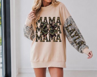 Personalisiertes Namens-Sweatshirt | Individuell gestaltetes Rundhals-Sweatshirt | Damen-Baumwollpullover | Personalisiertes Geschenk | Camouflage-Mama-Sweatshirt