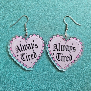 Pendientes de corazón Always Tired, lindos y divertidos, joyería acrílica rosa