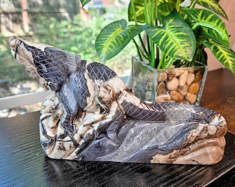 Volcano Agate Carved Lizard Statue: UV Reactive Crystal Decor