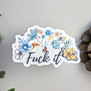 Autocollant en vinyle imperméable drôle « Fuck It » pour ordinateurs portables, bouteilles d'eau, journaux | Sticker F avec fleurs bleues et papillons