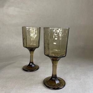 Vintage smoke geometric wine goblet