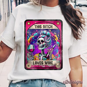 Cette chienne aime le vin Png, dessins de cartes de tarot png drôle, png sarcastique, png de carte de tarot pour les chemises, dessins de sublimation sarcastique tarot impertinent png