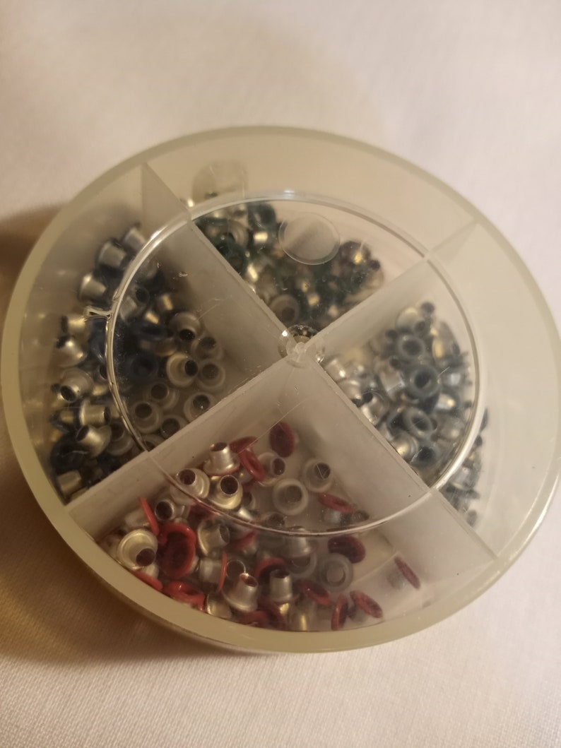 Stampin UP Eyelets Rich Regals, Scrapbooking, Cardmaking, Paper Crafts