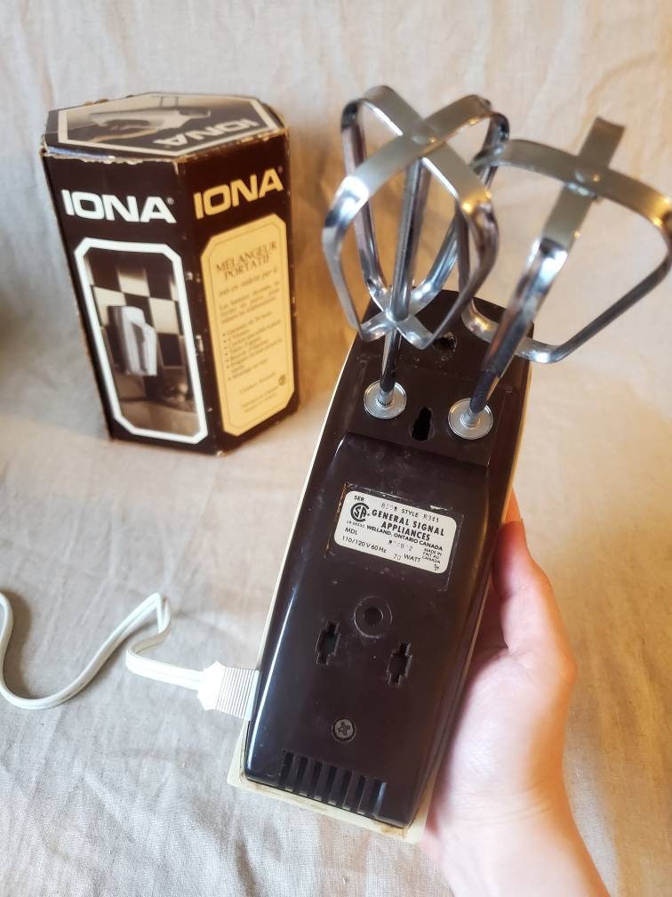 Retro Iona Handheld Mixer Colour Almond, Vintage 