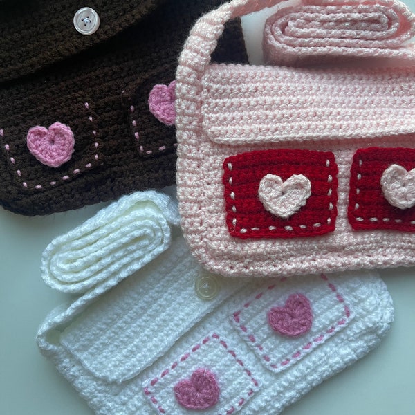 Modèle signature de sac messager au crochet avec poches coeur - Adapté aux débutants