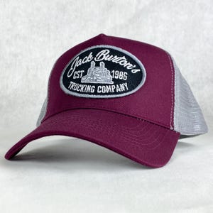 Jack Burton&#39;s Trucker Co Hut bestickte Retro Trucker Cap inspiriert von Big Trouble in Little China cooles Geschenk für 80er Filmfans - Burgund