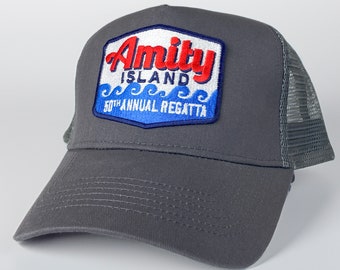 Amity Island - retro bestickte Trucker Cap inspiriert von Jaws - grau