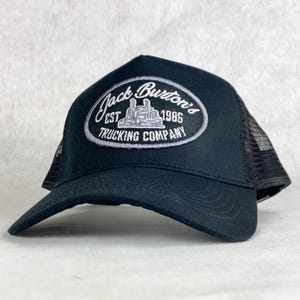 Jack Burton&#39;s Trucker Co Hut bestickte Retro Trucker Cap inspiriert von Big Trouble in Little China cooles Geschenk für 80er Filmfans - Schwarz