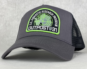 Gorra de camionero Outpost 31: gorra de béisbol retro bordada de ciencia ficción The Thing