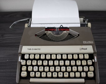 Vintage Royal Litton TAB-O-Matic Award Series Typewriter