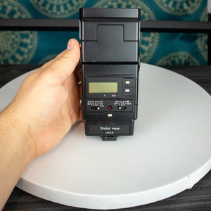 Vivitar 5200 Auto Thyristor Electronic Flash Works with Any Shoe Mount Camera