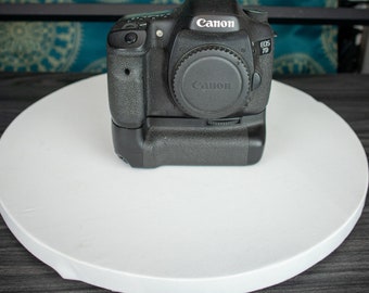 Cuerpo de la Canon EOS 7D solo con doble empuñadura de batería