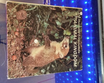 1977 animal encyclopedia hardcover