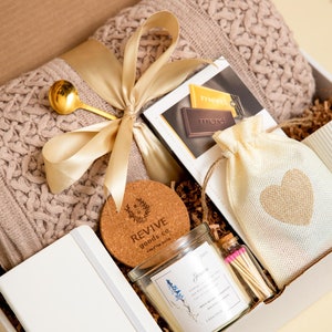 Birth Flower Birthday Gift for Her Personalized Bday Present Friend Gift Idea Hygge Gift Box with Blanket Mom Unique Gift Idea Birth Flower